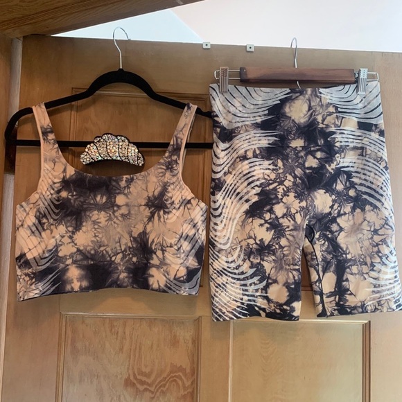 NWOT Athleta 2PC SET Seamless Tie Dye Yoga Top & Biker Shorts - Picture 3 of 13